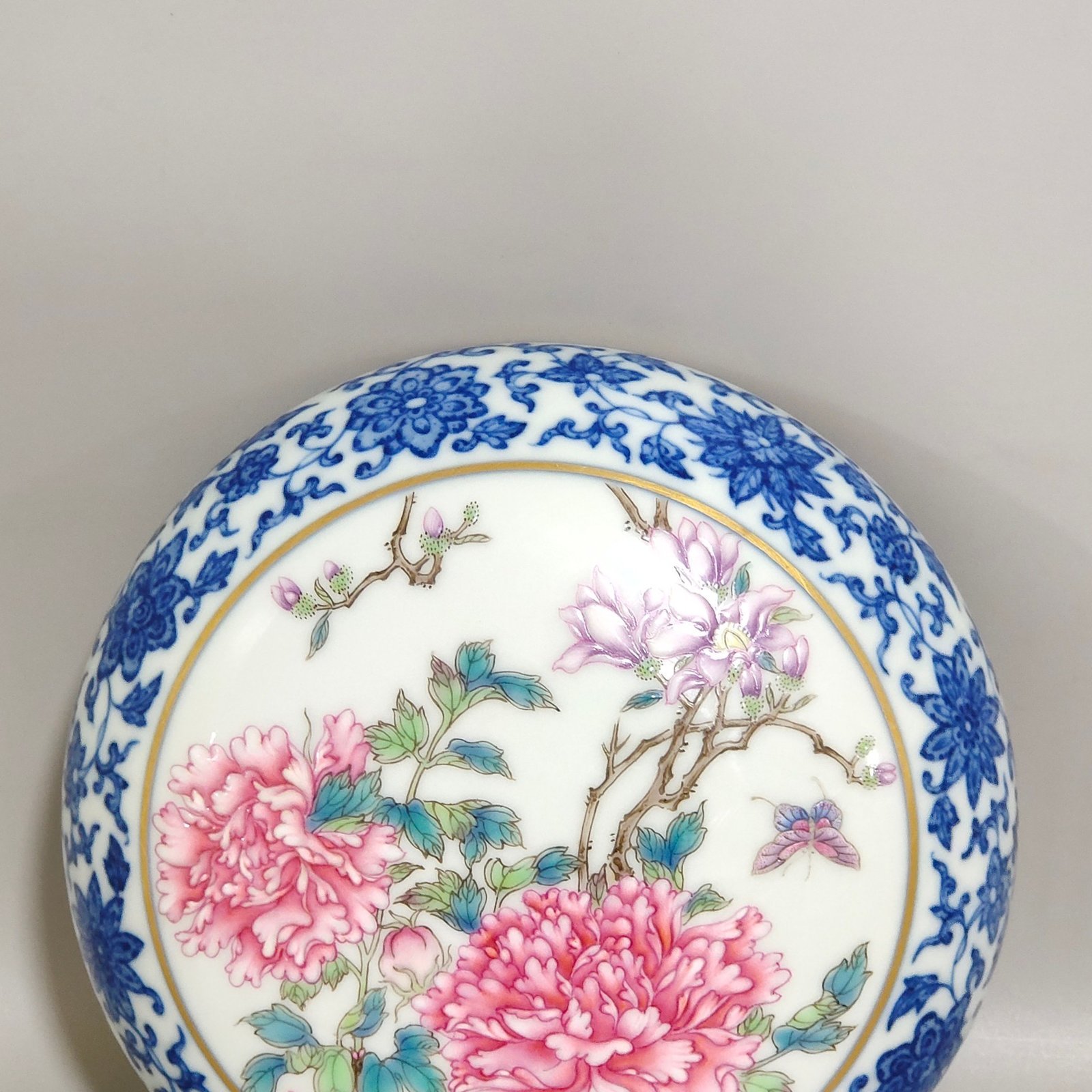 Qing Dynasty Qianlong blue and white and pastel peony lid box