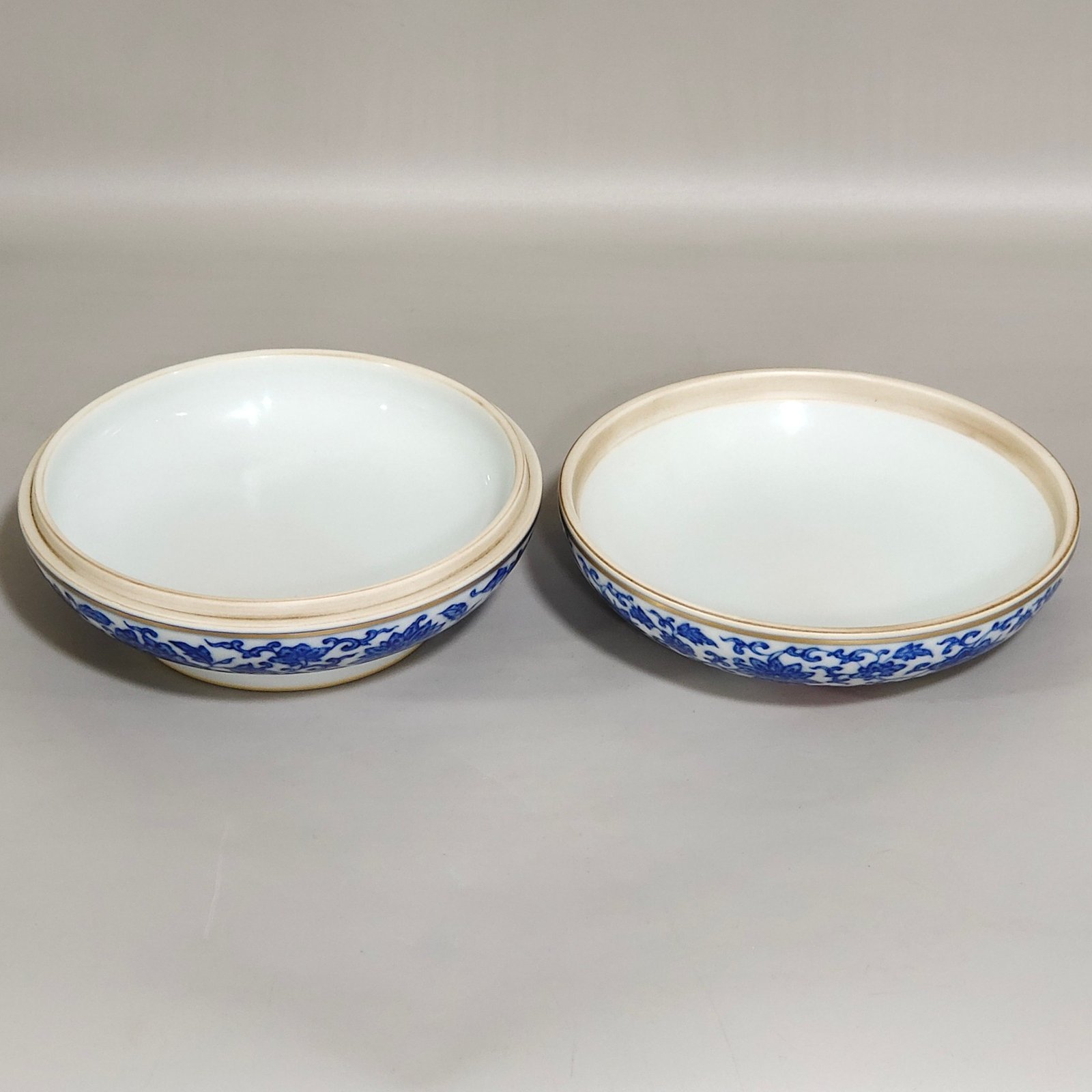 Qing Dynasty Qianlong blue and white and pastel peony lid box