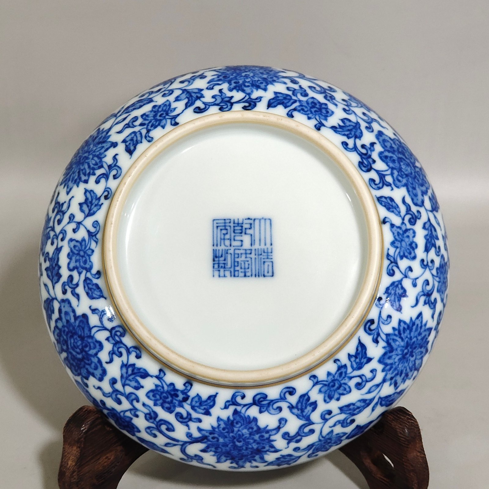 Qing Dynasty Qianlong blue and white and pastel peony lid box