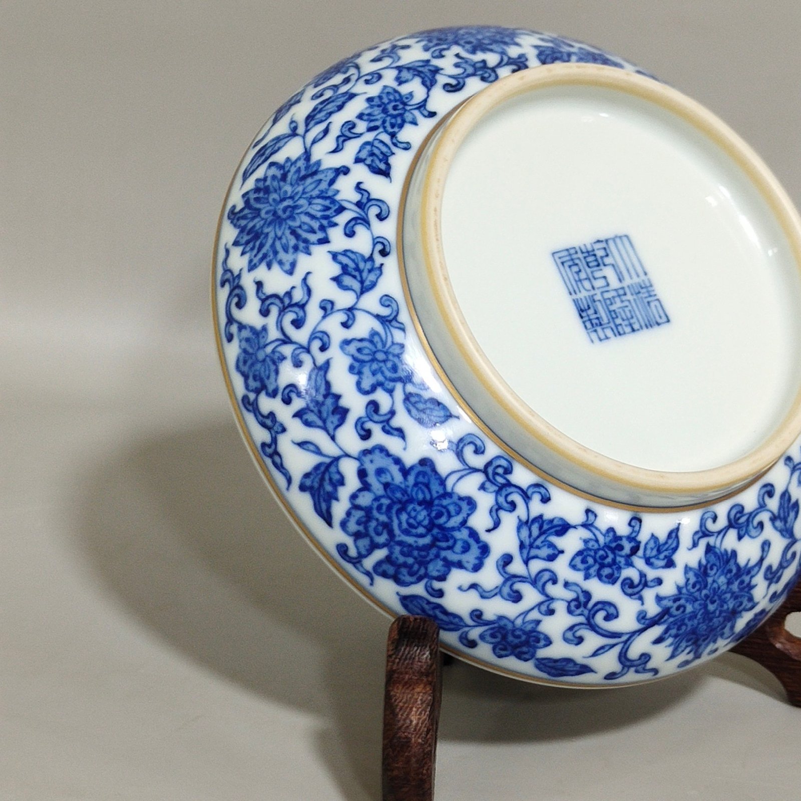 Qing Dynasty Qianlong blue and white and pastel peony lid box