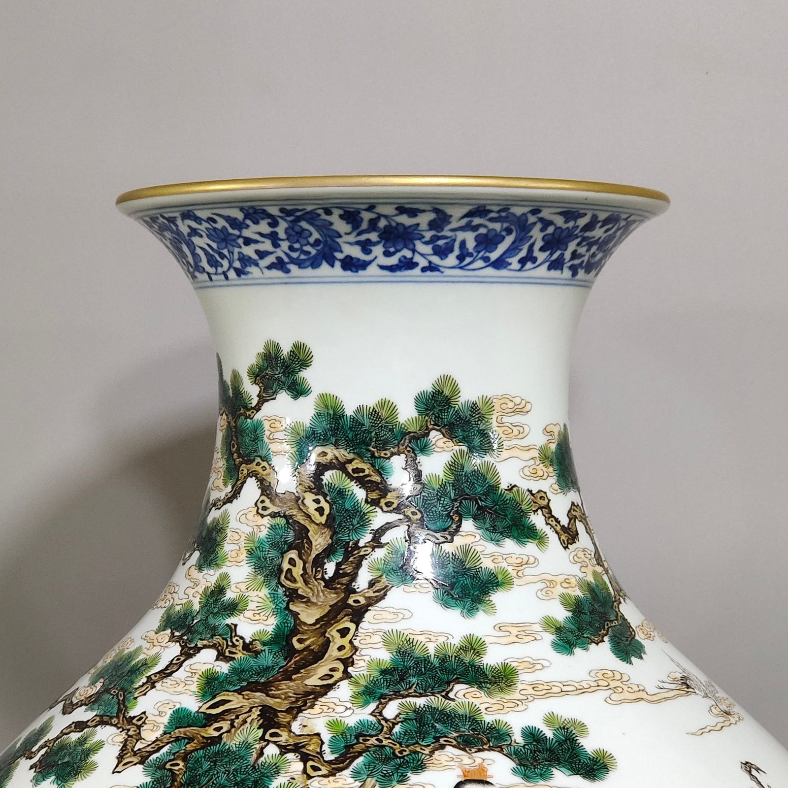 Qing Dynasty Qianlong blue and white plus pastel Large jade pot and spring vase