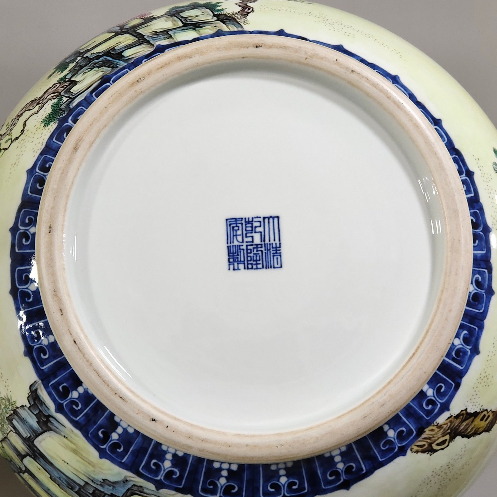 Qing Dynasty Qianlong blue and white plus pastel Large jade pot and spring vase