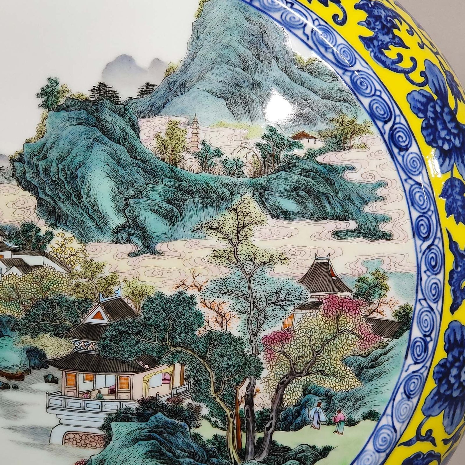 Qing Dynasty Qianlong blue and white with yellow glaze window landscape flat vase