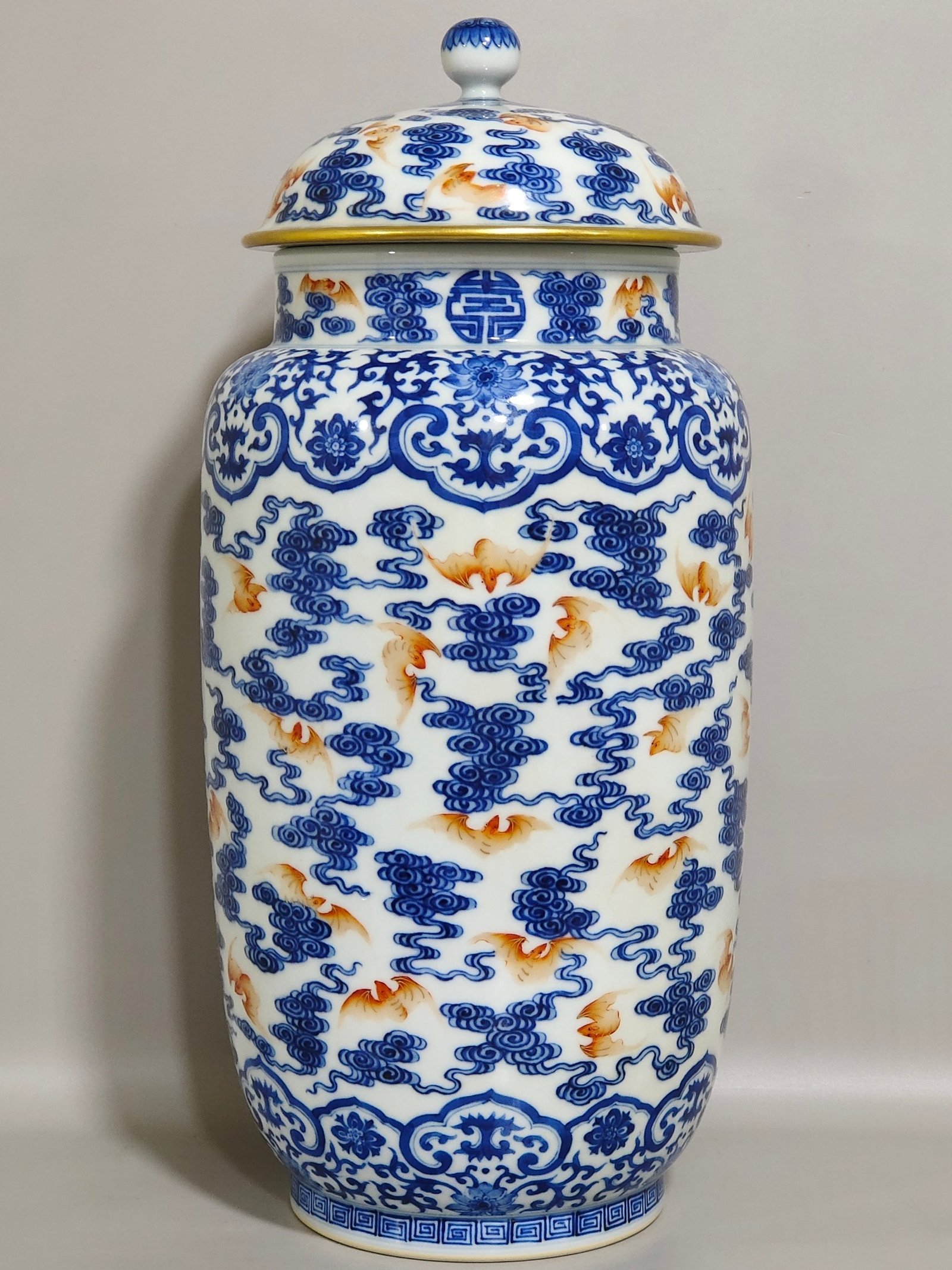 Qing Dynasty Qianlong blue and white alum red cloud pattern strong jar