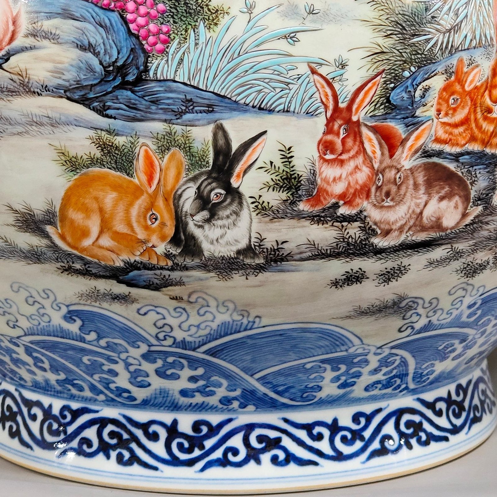 Qing Dynasty Qianlong blue and white pastel hundred rabbit and deer head statue