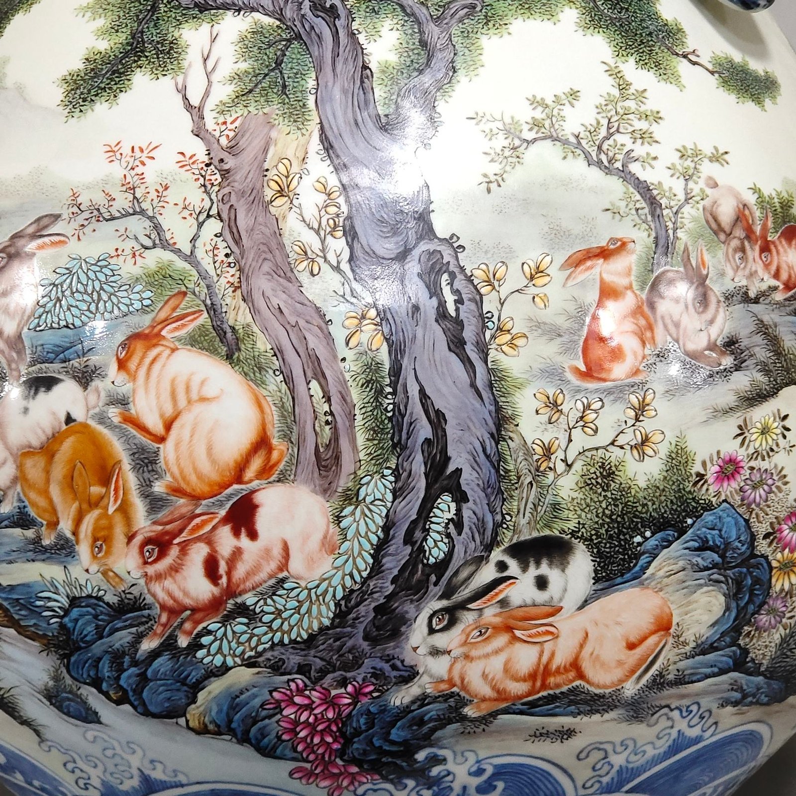 Qing Dynasty Qianlong blue and white pastel hundred rabbit and deer head statue