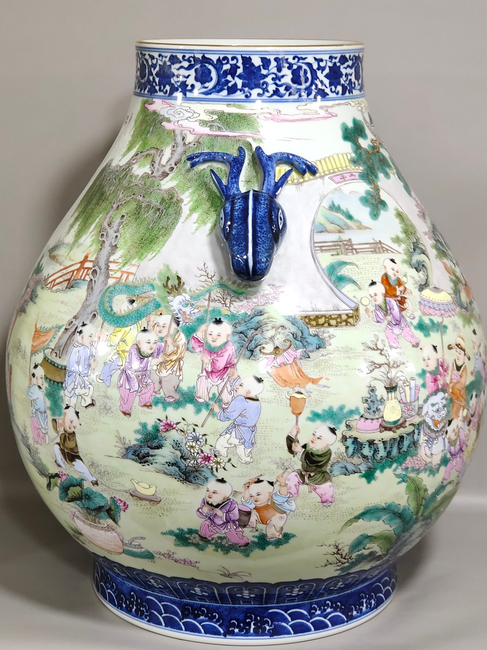 Qing Dynasty Qianlong blue and white pastel deer head statue with a picture of a hundred children