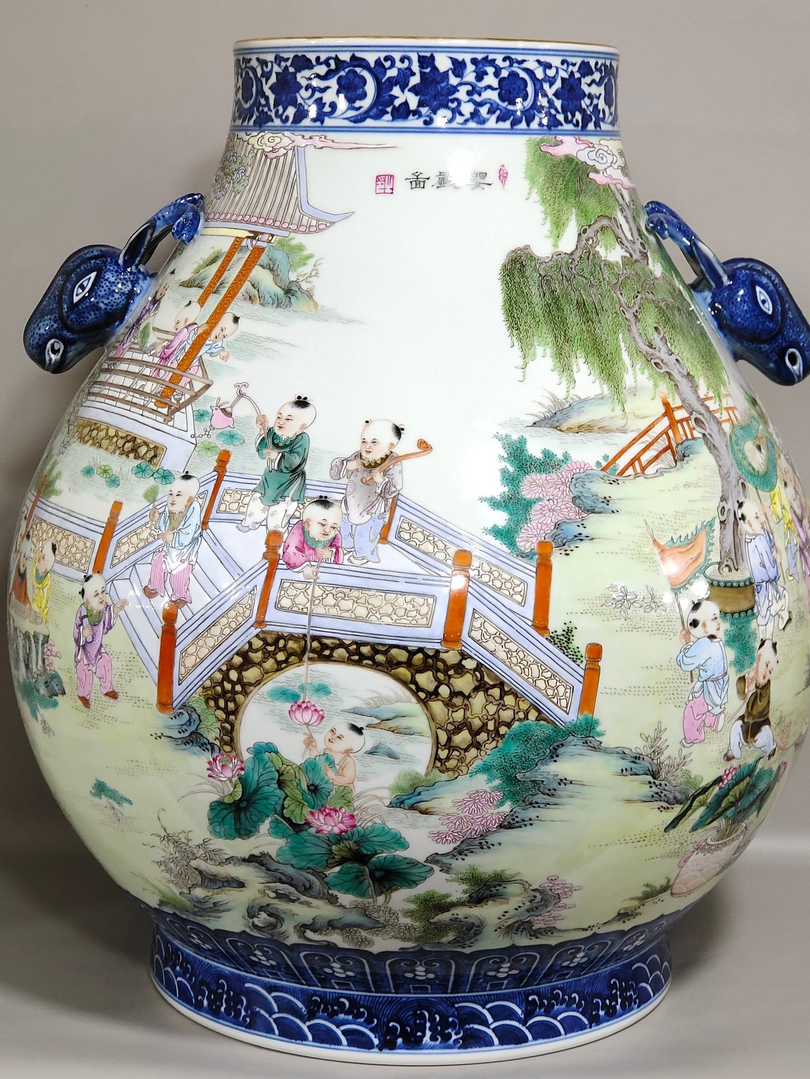 Qing Dynasty Qianlong blue and white pastel deer head statue with a picture of a hundred children