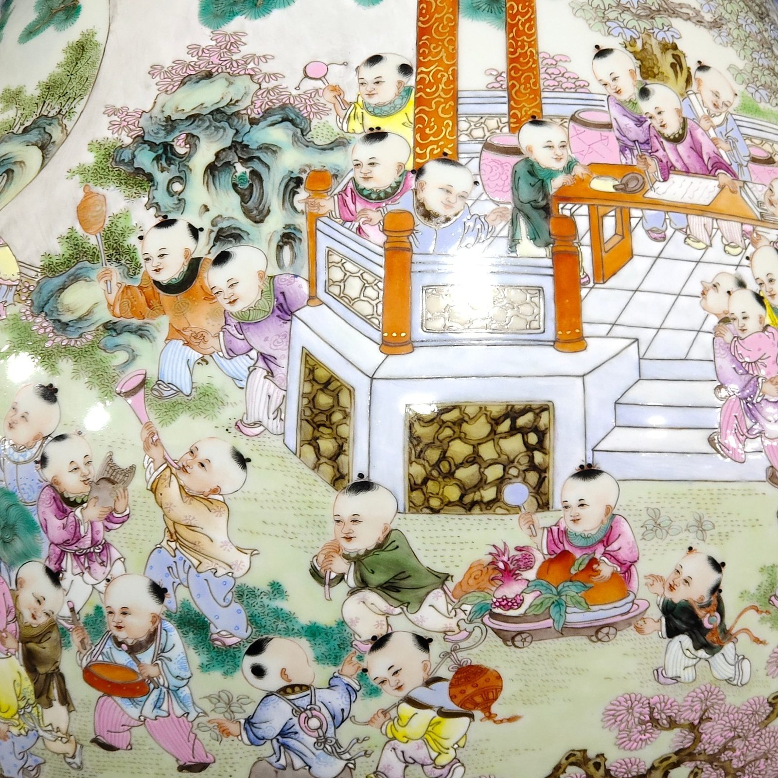 Qing Dynasty Qianlong blue and white pastel deer head statue with a picture of a hundred children