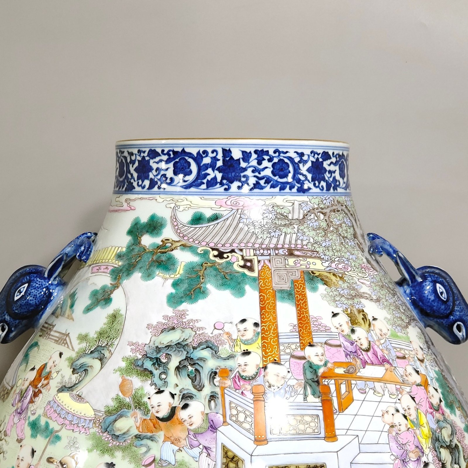 Qing Dynasty Qianlong blue and white pastel deer head statue with a picture of a hundred children
