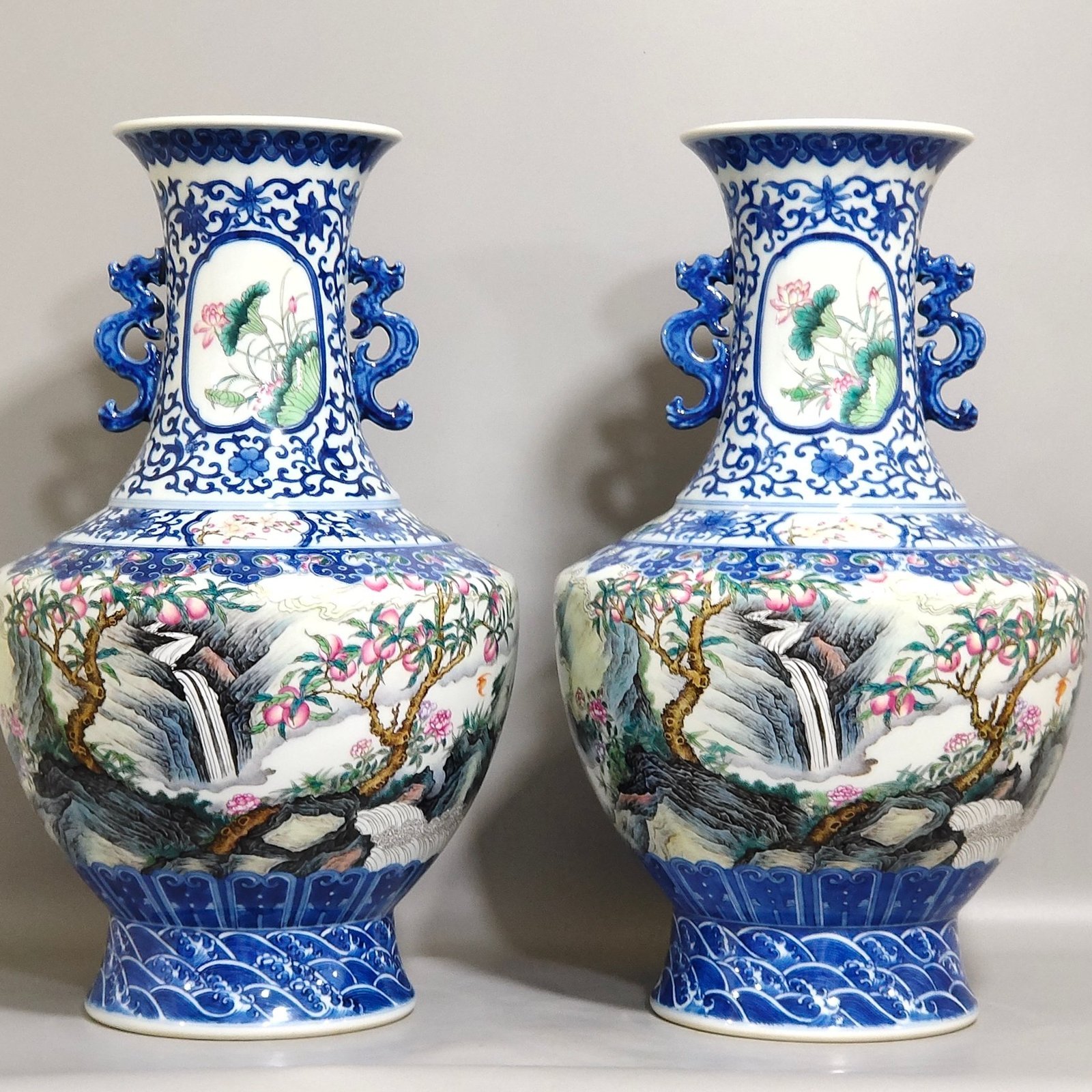 Qing Dynasty Qianlong blue and white pastel Fushou Shanhai amphorae