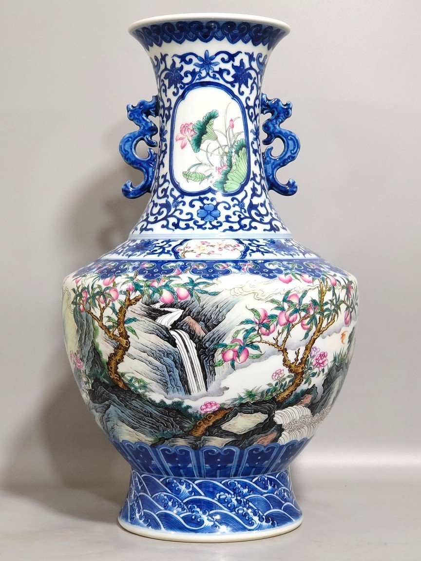 Qing Dynasty Qianlong blue and white pastel Fushou Shanhai amphorae