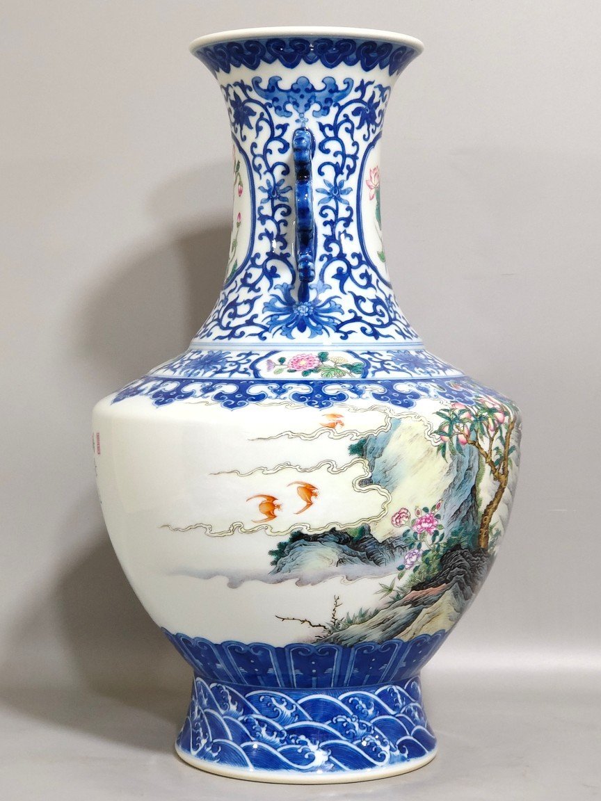 Qing Dynasty Qianlong blue and white pastel Fushou Shanhai amphorae