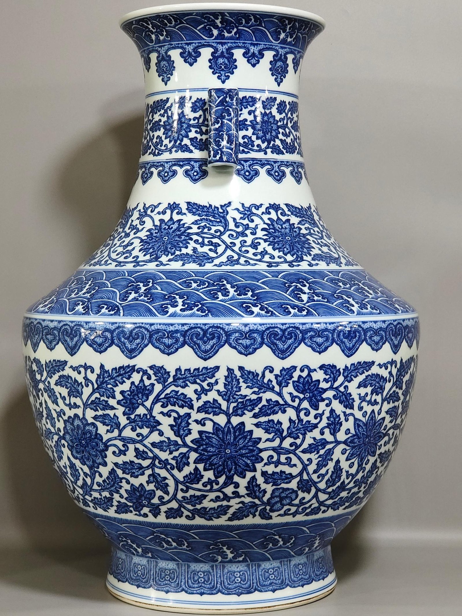 Qing Dynasty Qianlong blue and white tangled branches with two ears vase