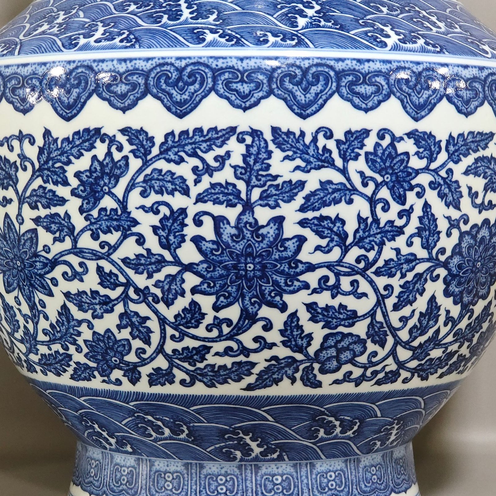 Qing Dynasty Qianlong blue and white tangled branches with two ears vase