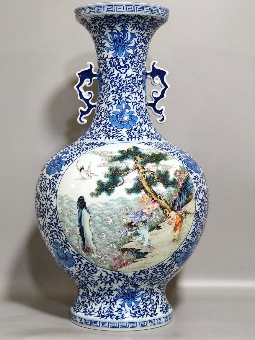Qing Dynasty Qianlong blue and white amphora with branches and windows characters and stories