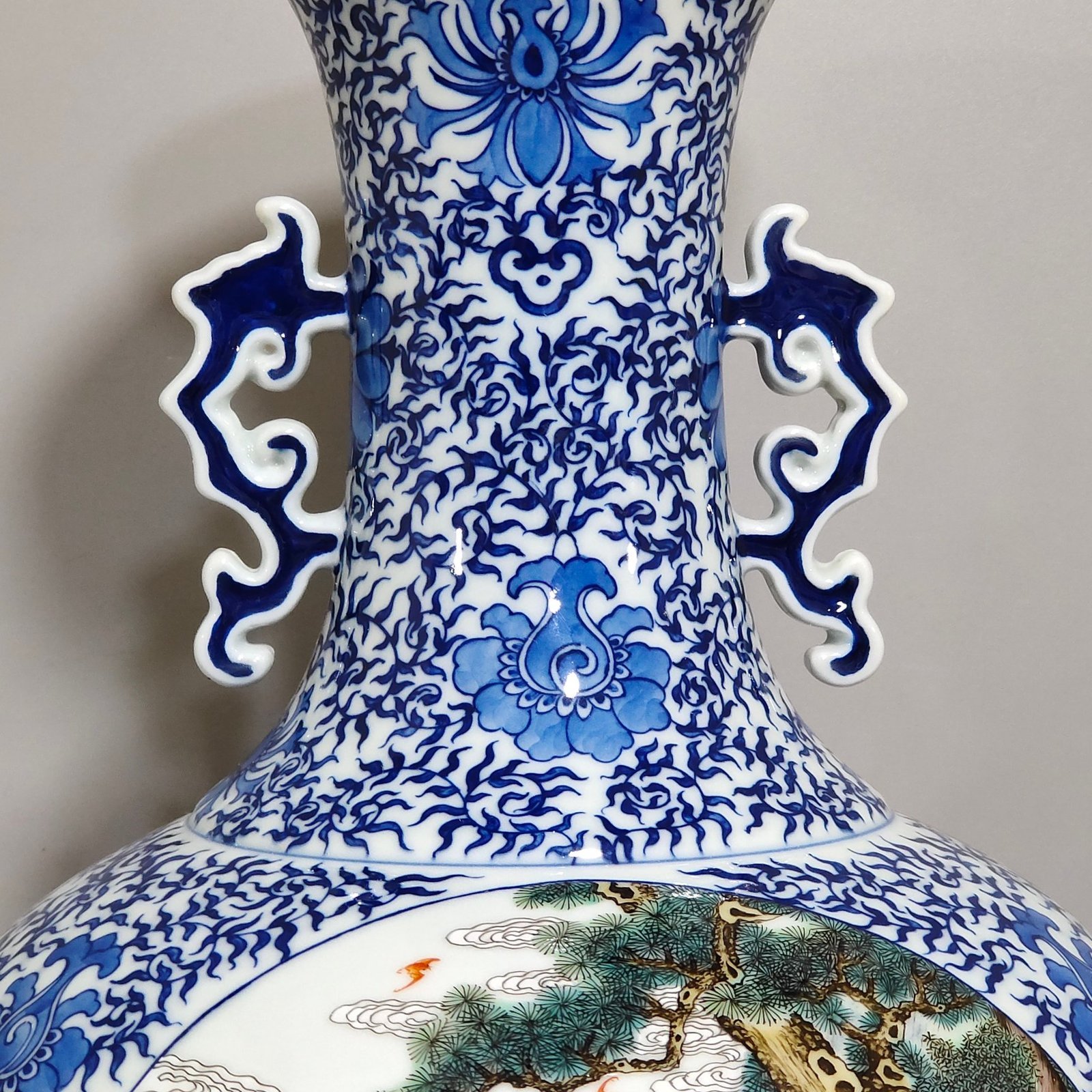 Qing Dynasty Qianlong blue and white amphora with branches and windows characters and stories