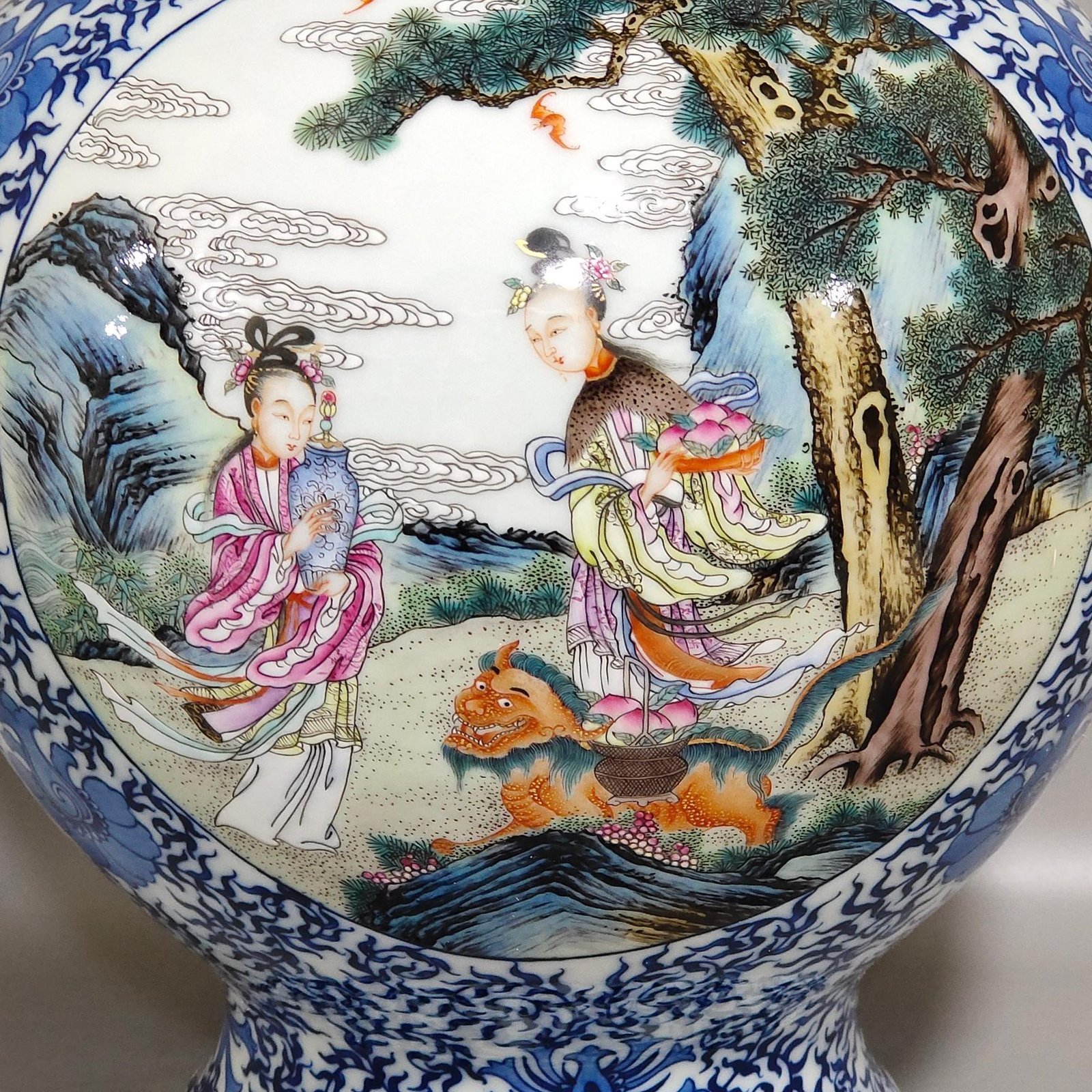 Qing Dynasty Qianlong blue and white amphora with branches and windows characters and stories