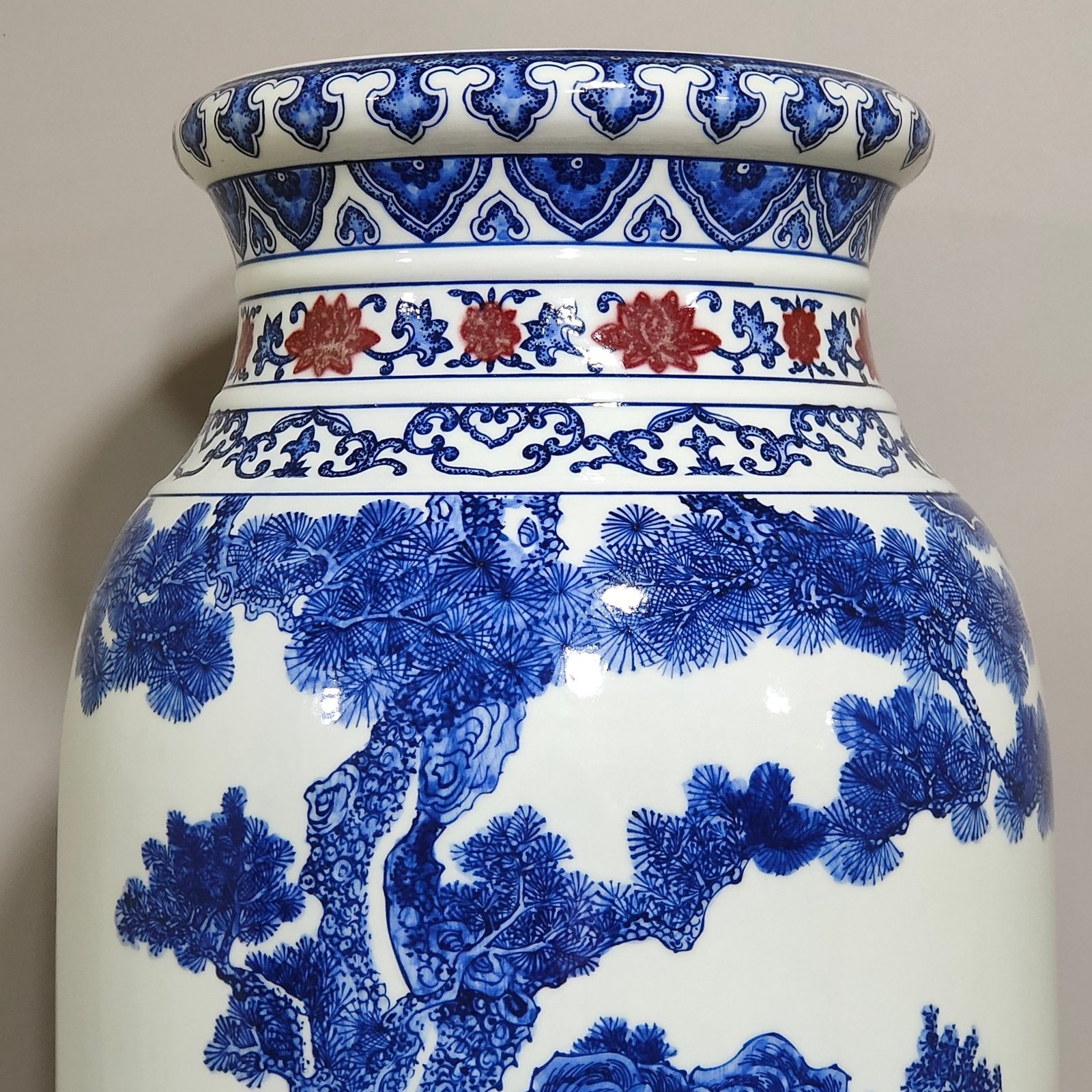 Qing Dynasty Qianlong blue and white underglaze vase with red pine and deer pictures