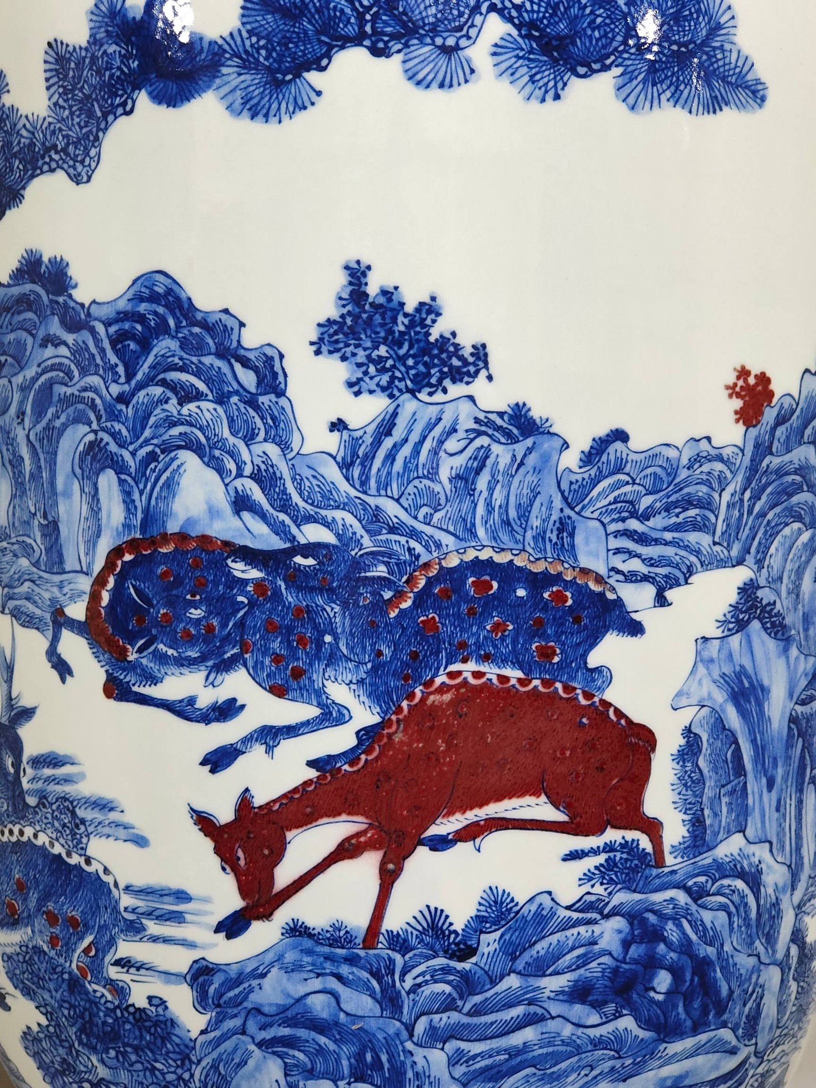 Qing Dynasty Qianlong blue and white underglaze vase with red pine and deer pictures