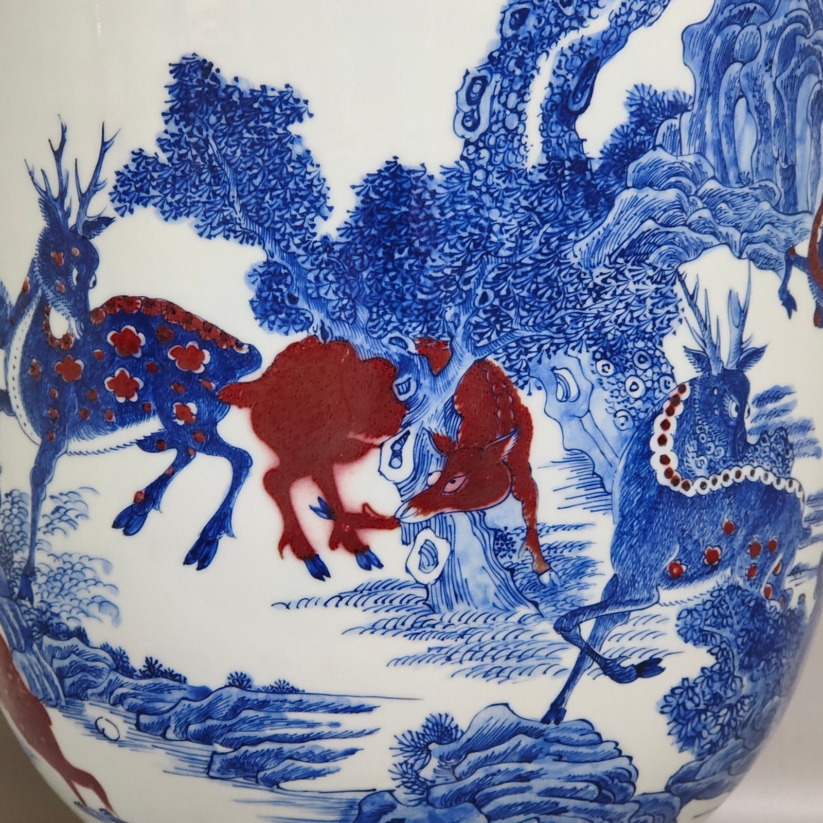 Qing Dynasty Qianlong blue and white underglaze vase with red pine and deer pictures