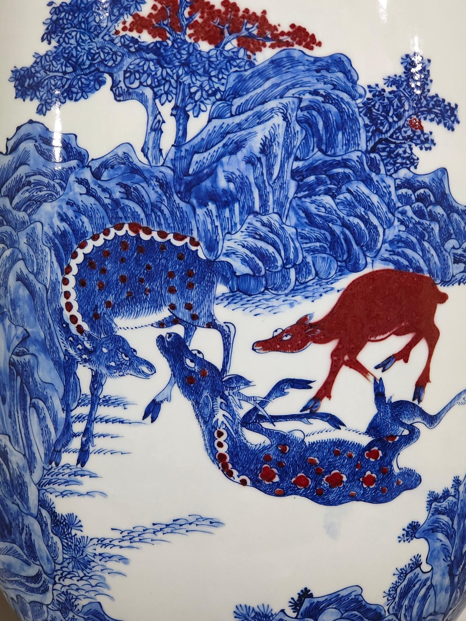 Qing Dynasty Qianlong blue and white underglaze vase with red pine and deer pictures