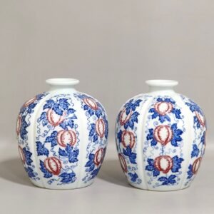 Qing Dynasty Qianlong blue and white glazed red melon-ribbed jar