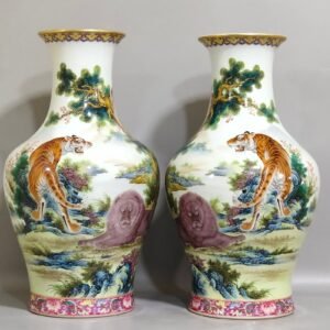 Qing Dynasty Qianlong A Houlu vase a high-ranking official