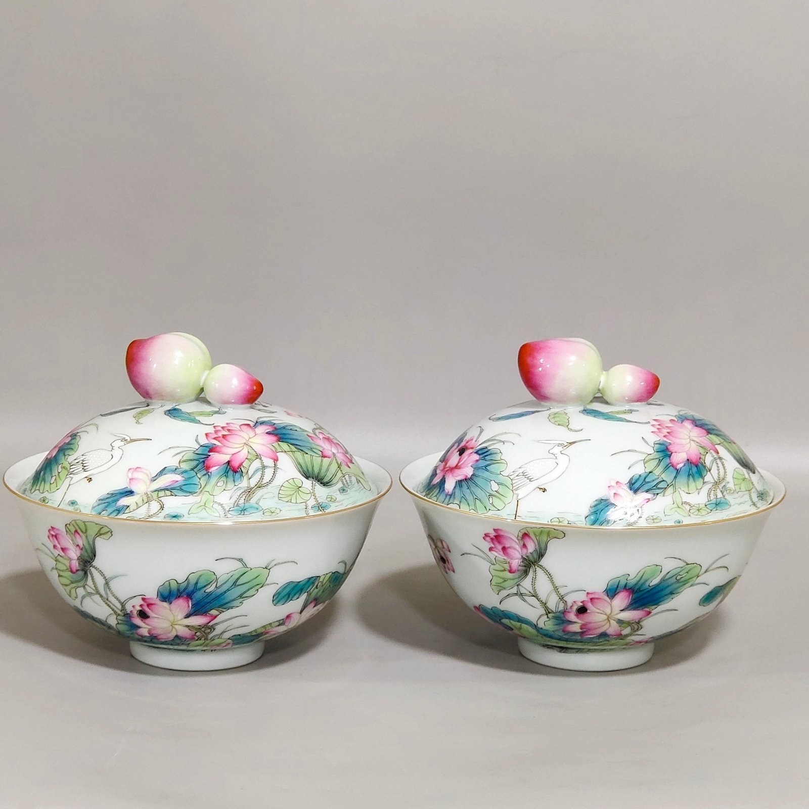 Qing Dynasty Qianlong mandarin duck playing in the water lotus egret and longevity peach bowl