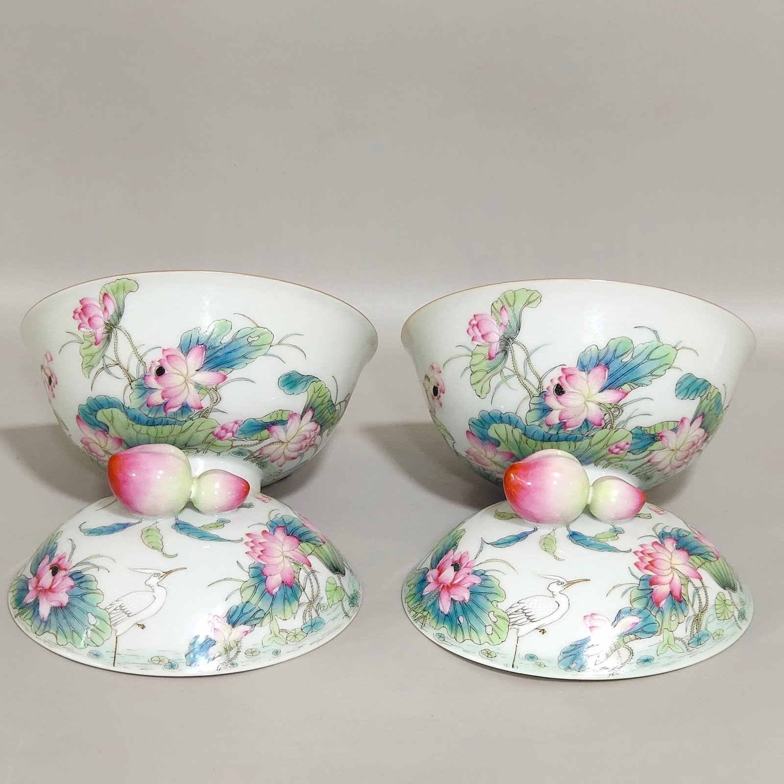 Qing Dynasty Qianlong mandarin duck playing in the water lotus egret and longevity peach bowl