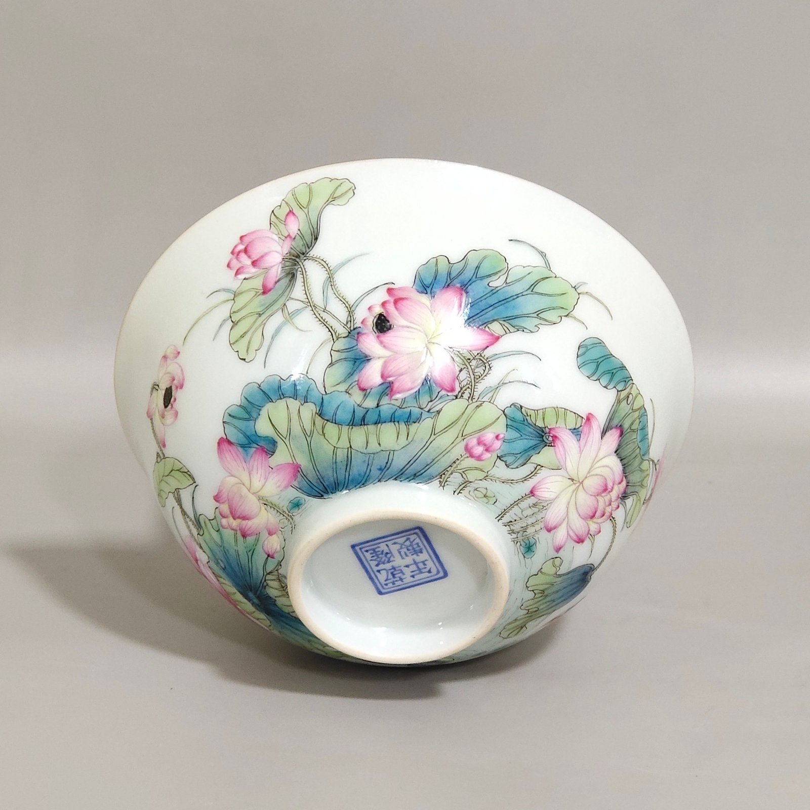 Qing Dynasty Qianlong mandarin duck playing in the water lotus egret and longevity peach bowl