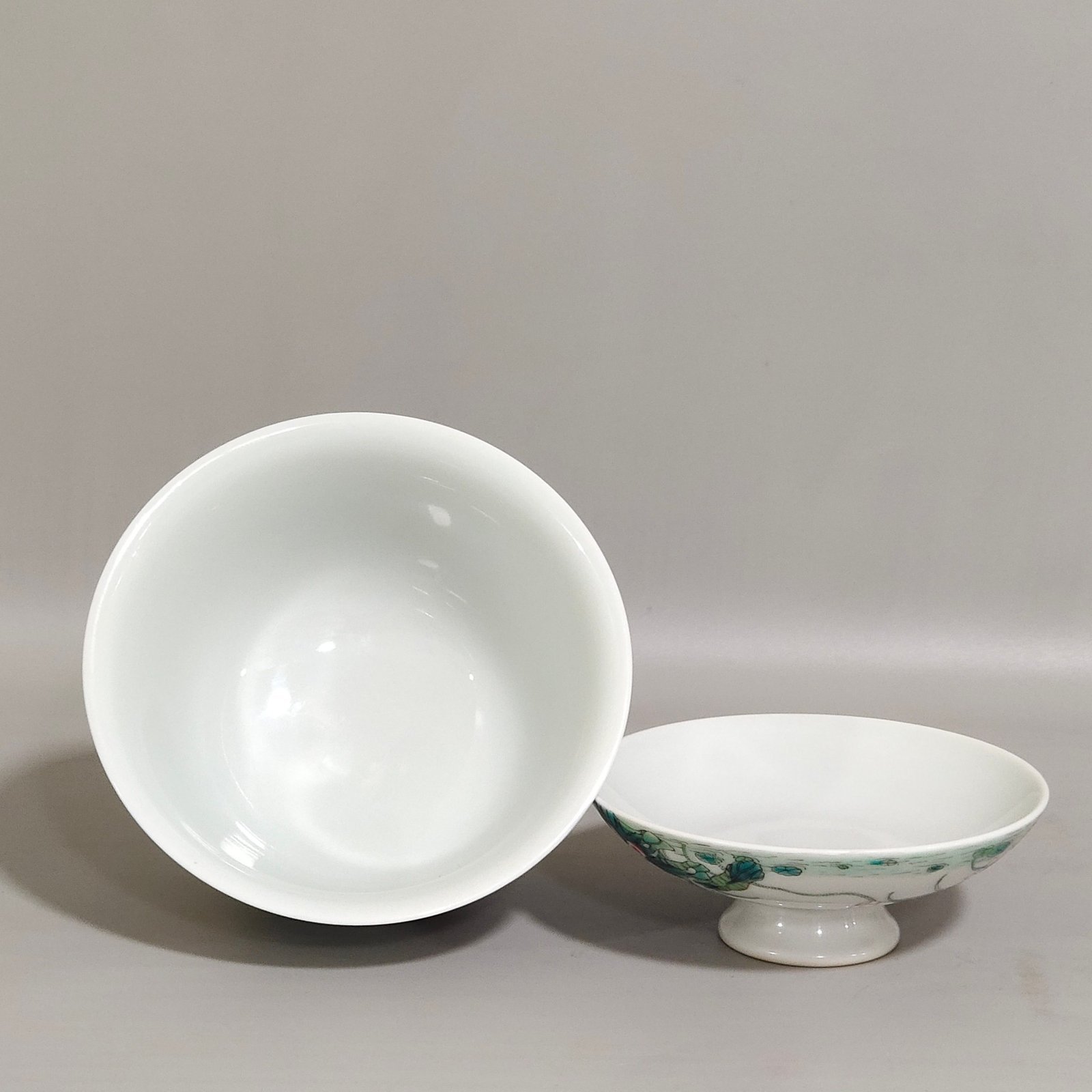 Qing Dynasty Qianlong mandarin duck playing in the water lotus and kingfisher three-cai bowl