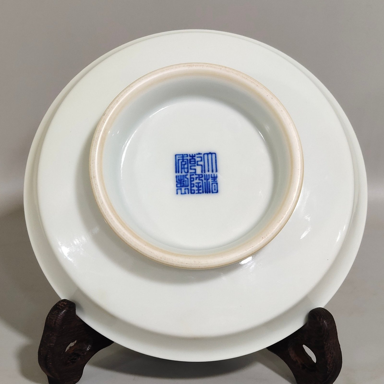 Qing Dynasty Qianlong mandarin duck playing in the water lotus and kingfisher three-cai bowl