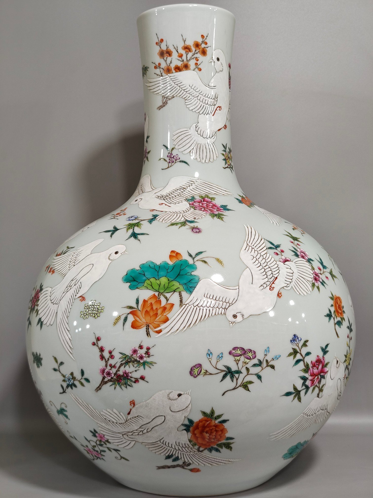 Qing Dynasty Qianlong pigeon celestial vase