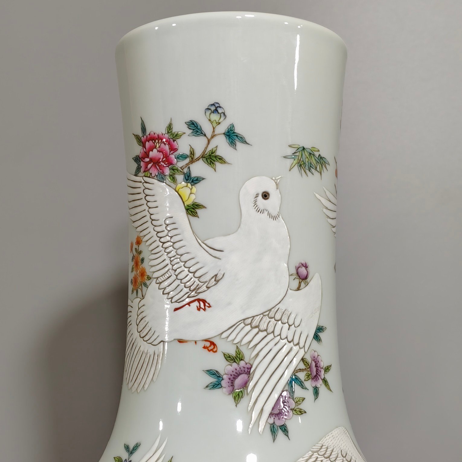 Qing Dynasty Qianlong pigeon celestial vase