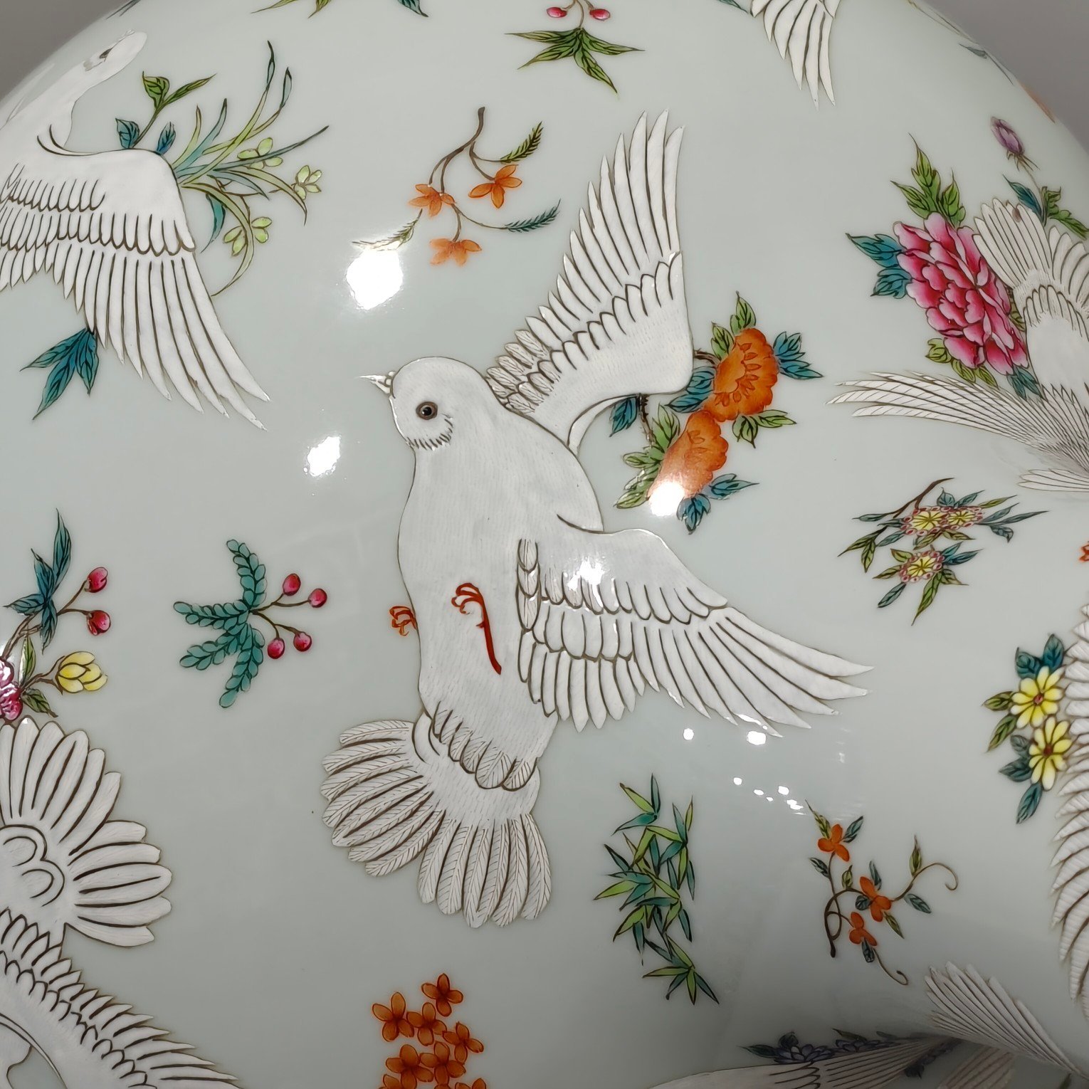 Qing Dynasty Qianlong pigeon celestial vase