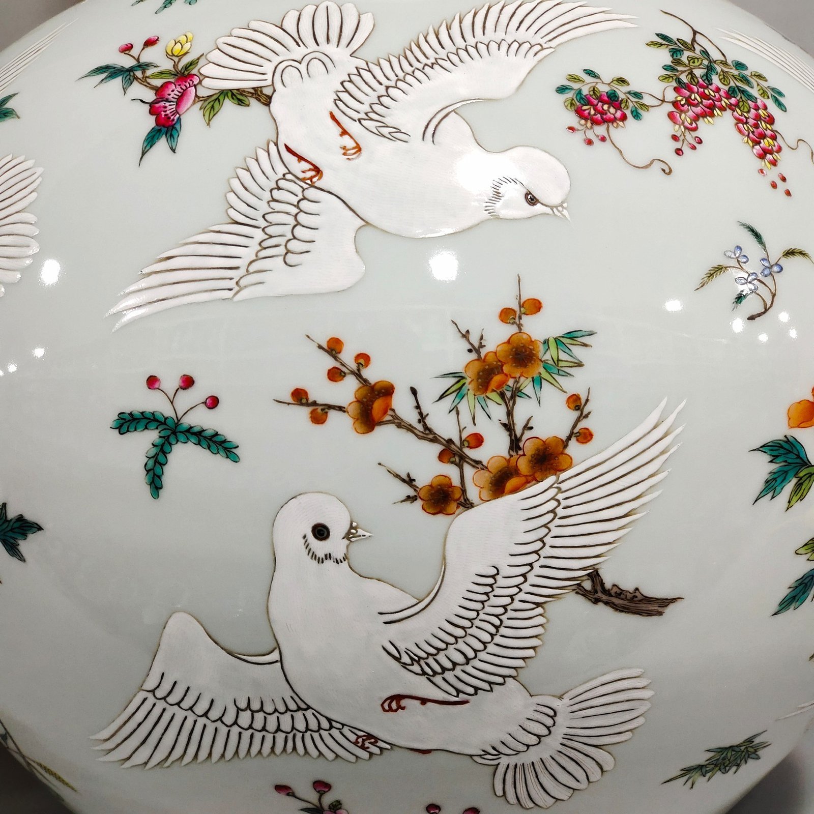 Qing Dynasty Qianlong pigeon celestial vase