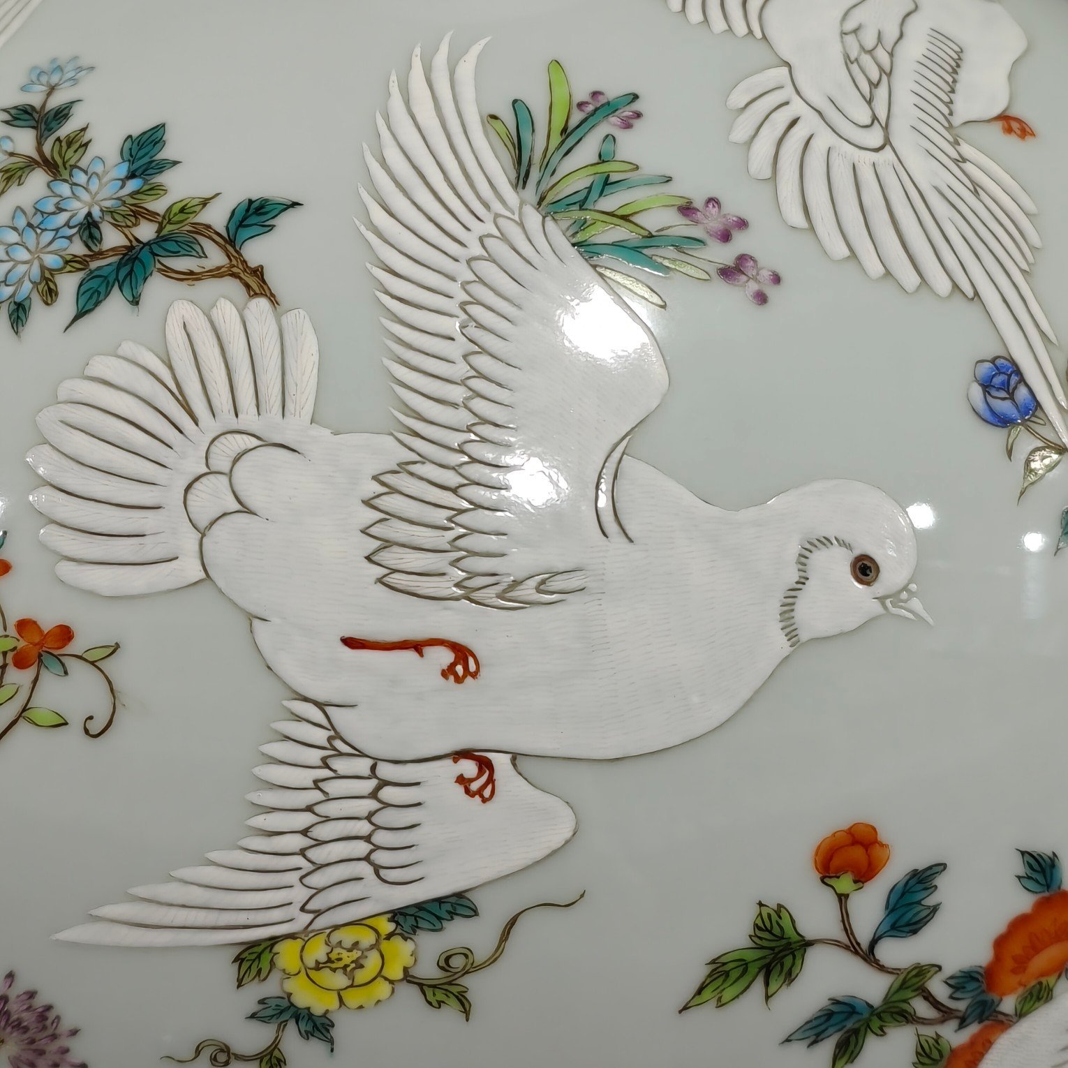 Qing Dynasty Qianlong pigeon celestial vase