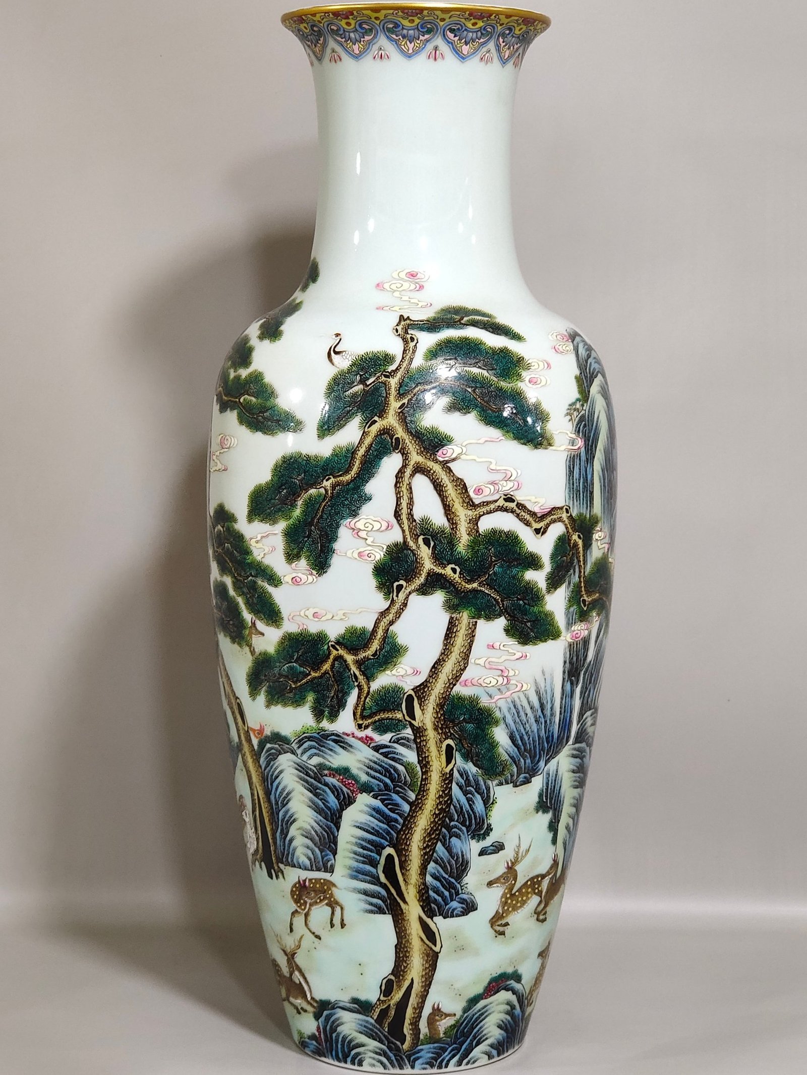 Qing Dynasty Qianlong Deer and Crane Tongchun Guanyin vase