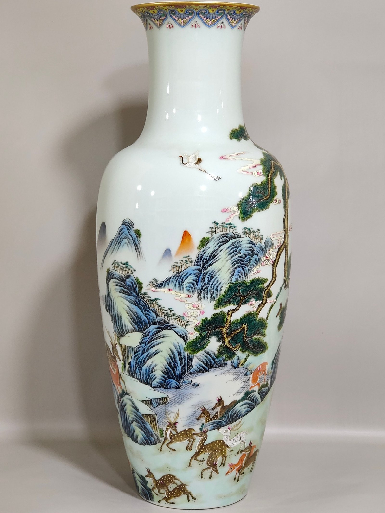 Qing Dynasty Qianlong Deer and Crane Tongchun Guanyin vase