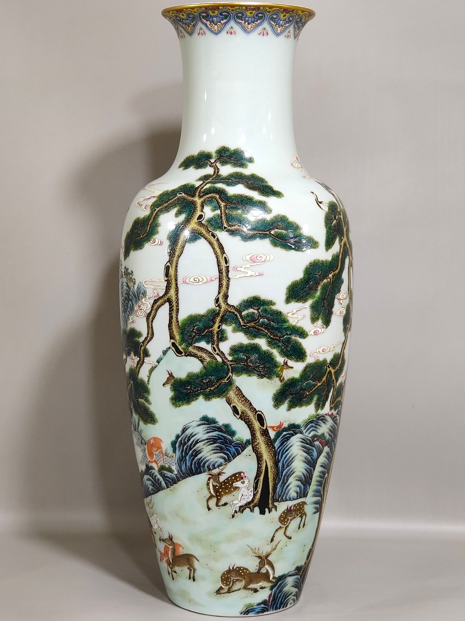 Qing Dynasty Qianlong Deer and Crane Tongchun Guanyin vase