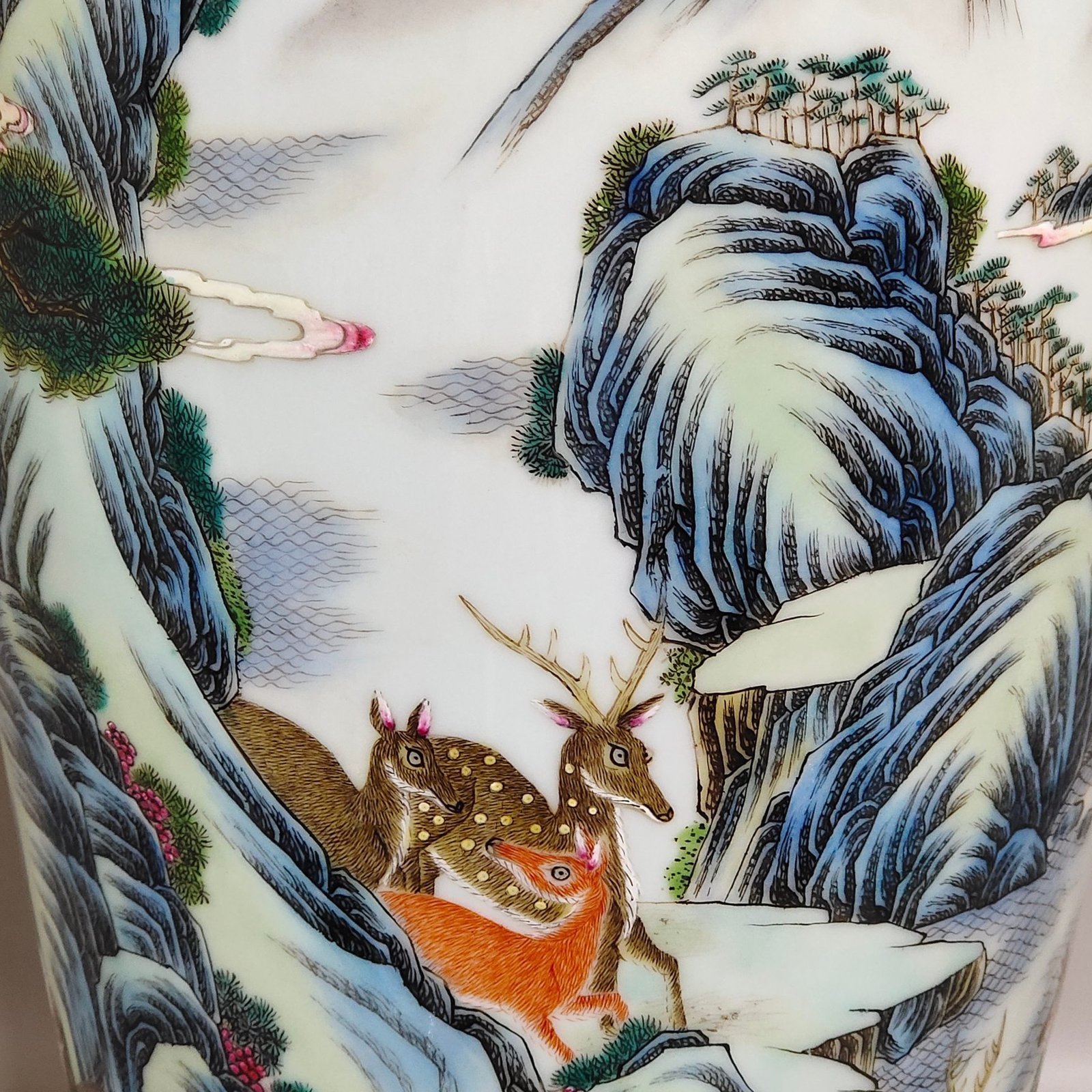 Qing Dynasty Qianlong Deer and Crane Tongchun Guanyin vase