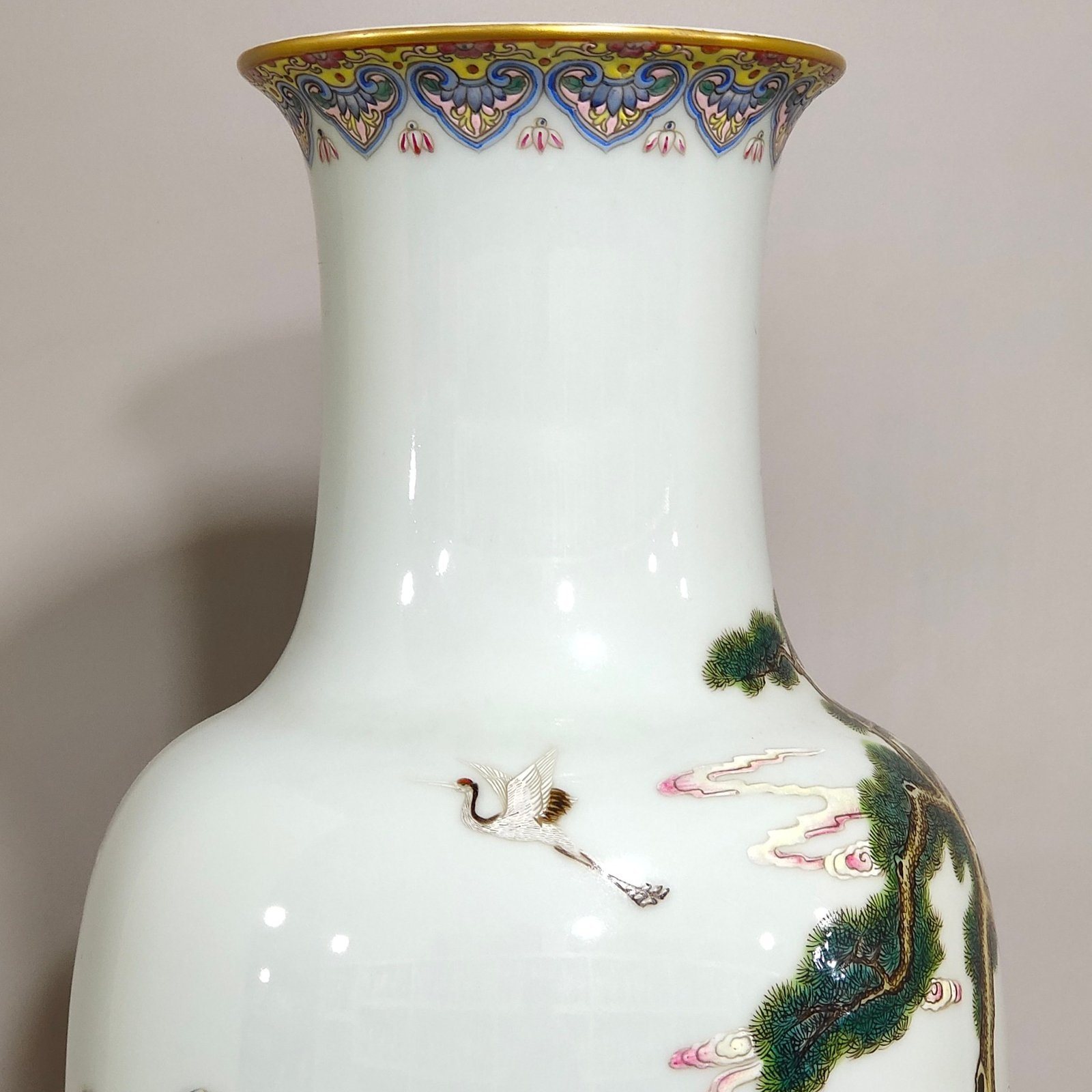 Qing Dynasty Qianlong Deer and Crane Tongchun Guanyin vase