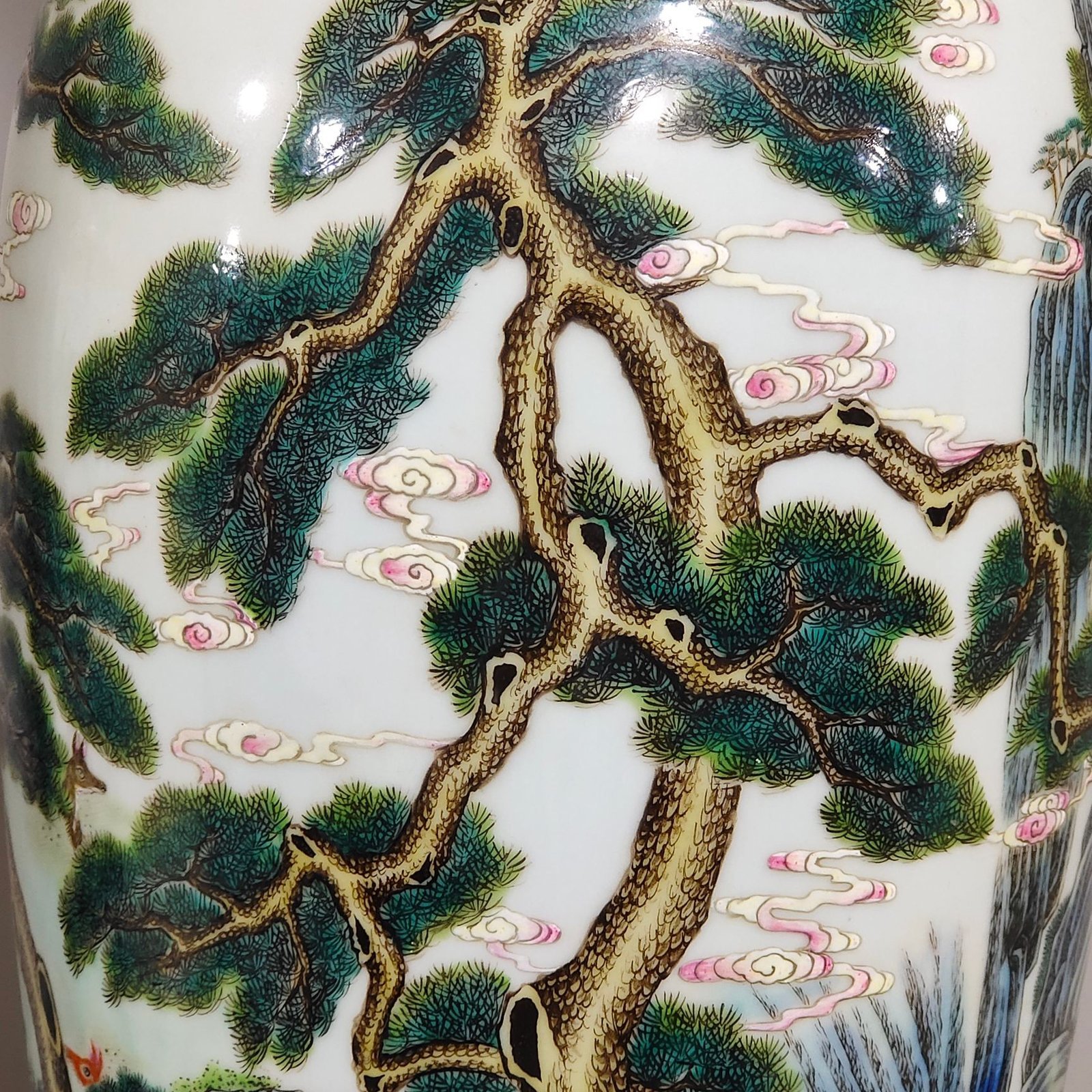Qing Dynasty Qianlong Deer and Crane Tongchun Guanyin vase