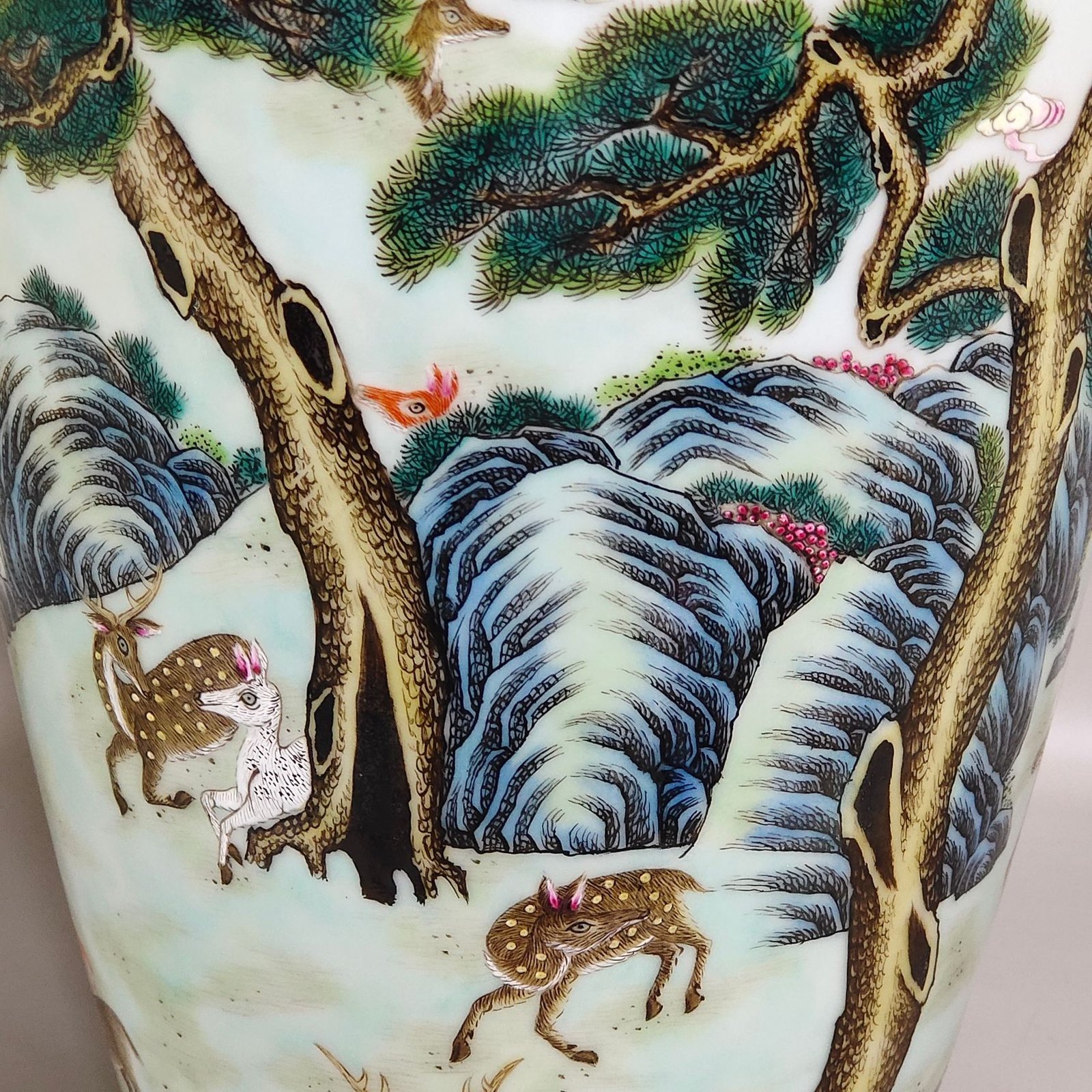 Qing Dynasty Qianlong Deer and Crane Tongchun Guanyin vase