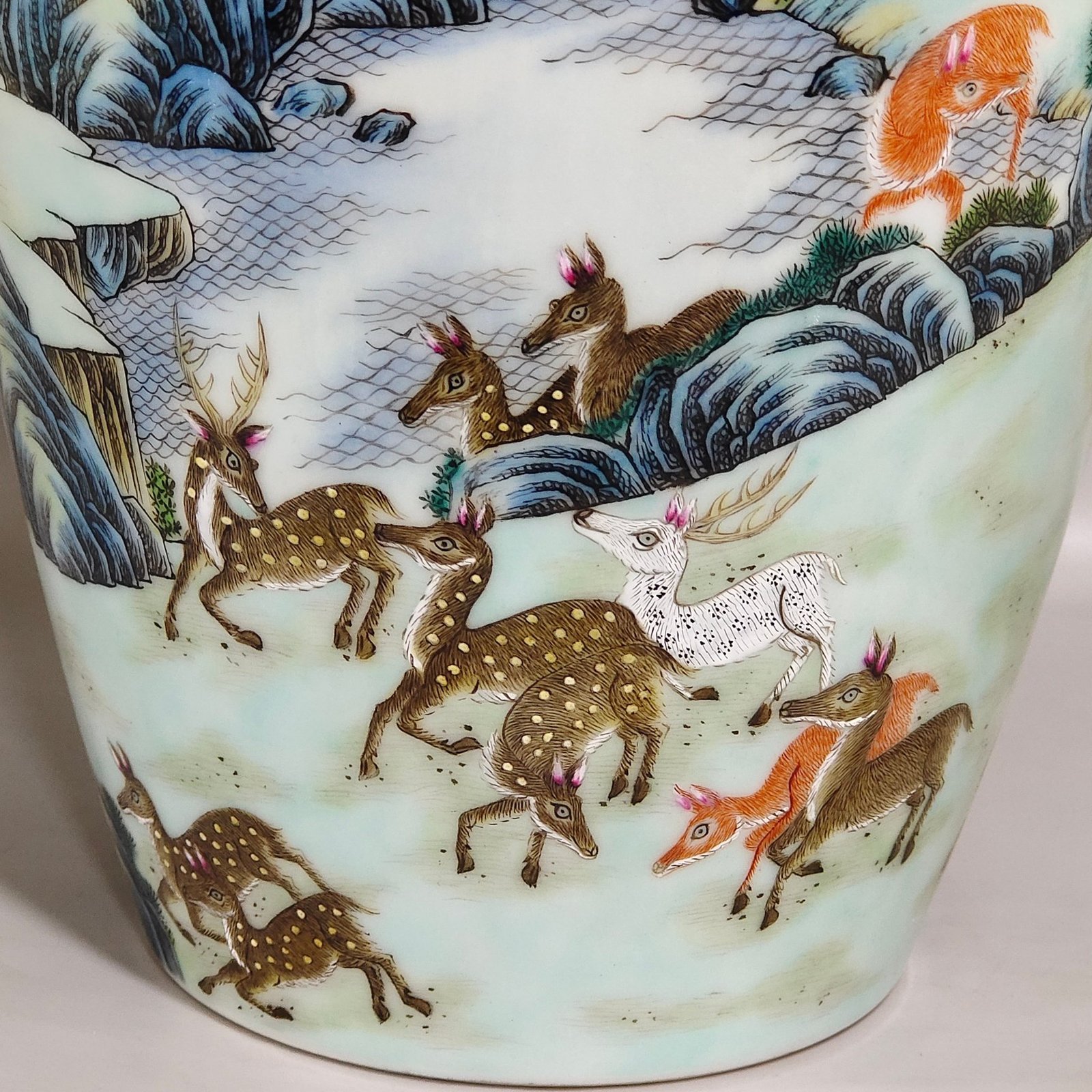 Qing Dynasty Qianlong Deer and Crane Tongchun Guanyin vase