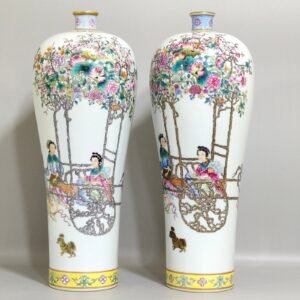 Qing Dynasty Qianlong A plum vase with mushrooms and longevity