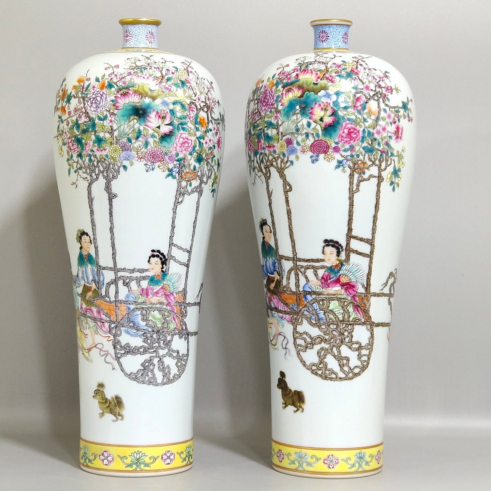 Qing Dynasty Qianlong A plum vase with mushrooms and longevity