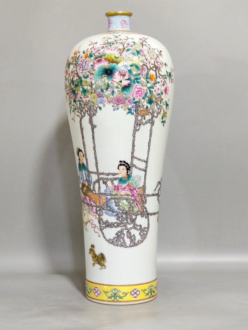 Qing Dynasty Qianlong A plum vase with mushrooms and longevity
