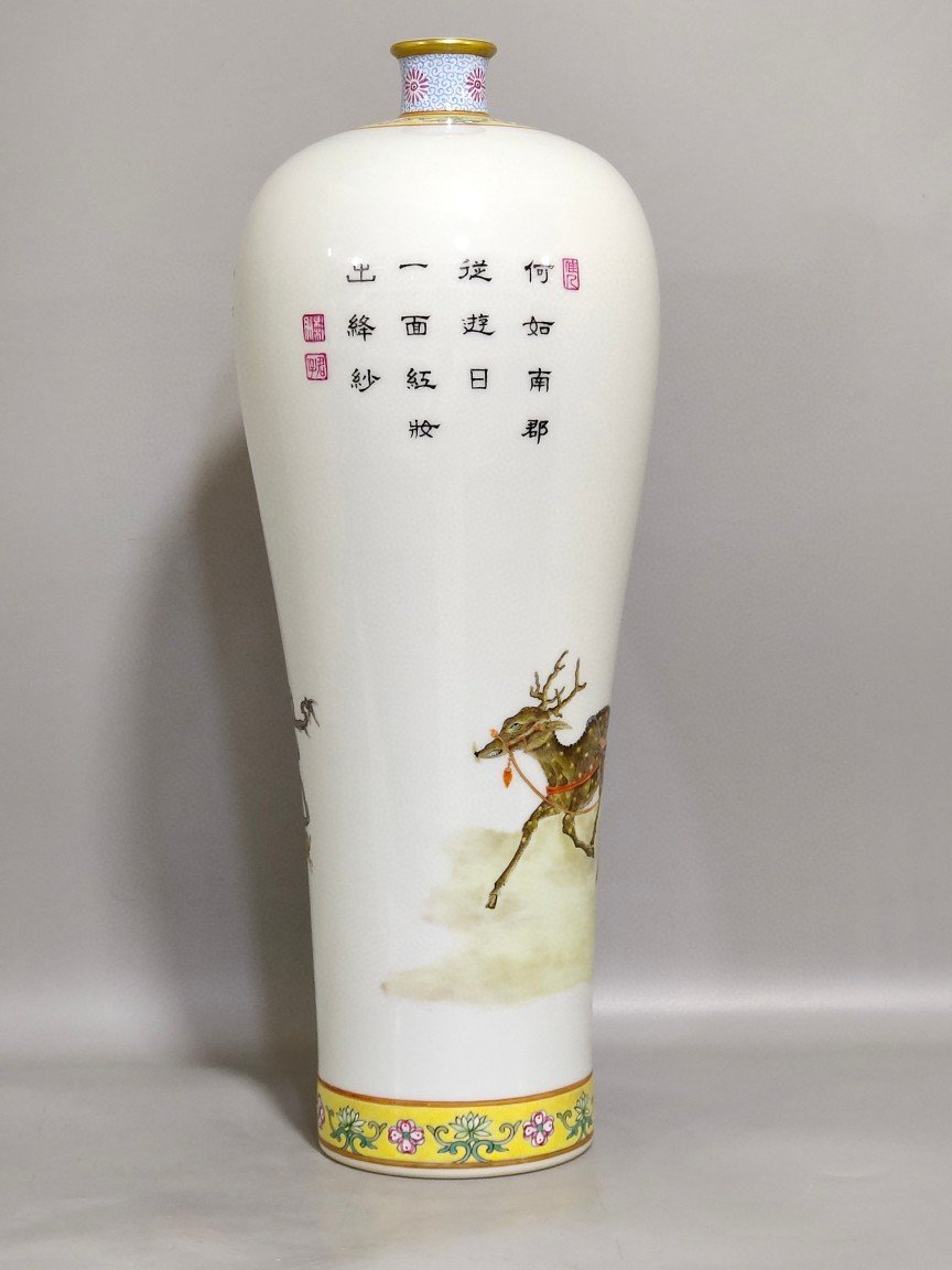 Qing Dynasty Qianlong A plum vase with mushrooms and longevity